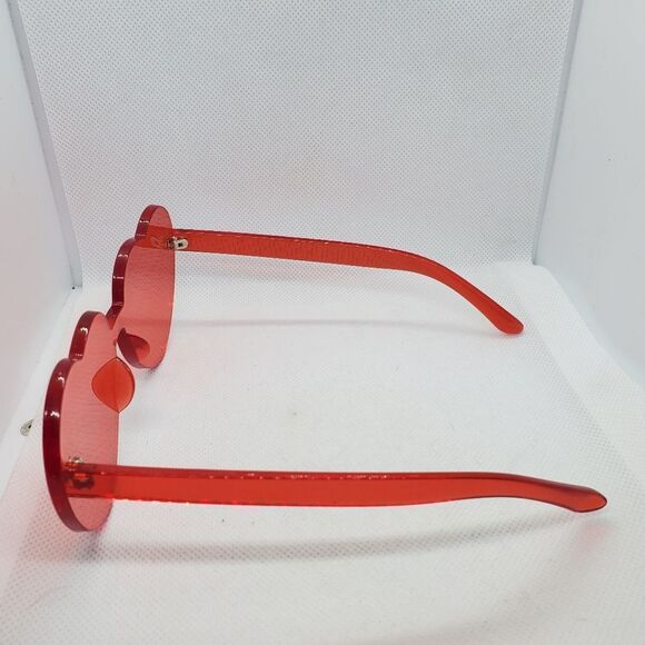 Red Heart Sunglasses - Picture 11 of 11